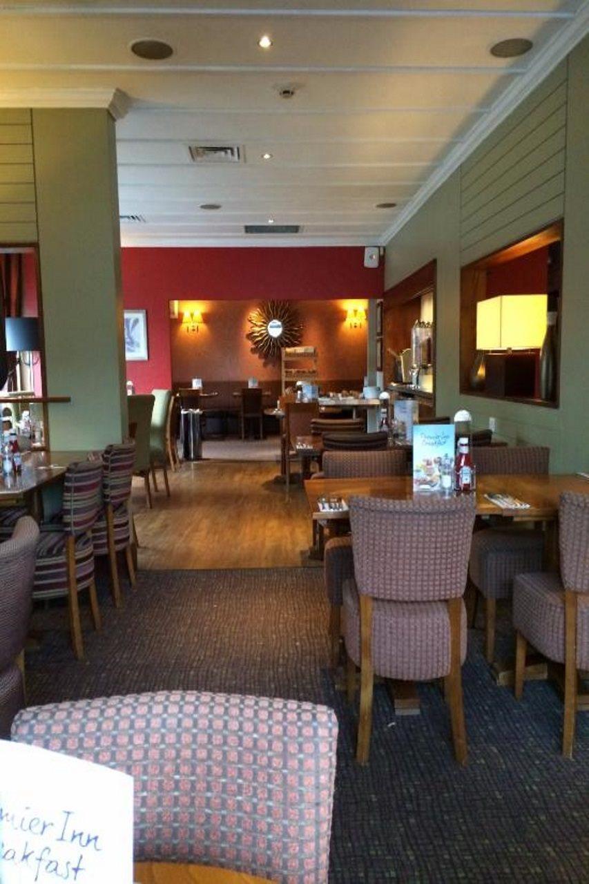 Premier Inn London Barking Buitenkant foto