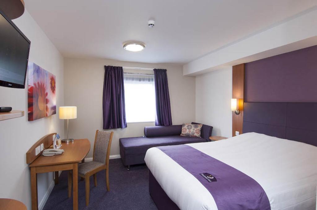Premier Inn London Barking Buitenkant foto